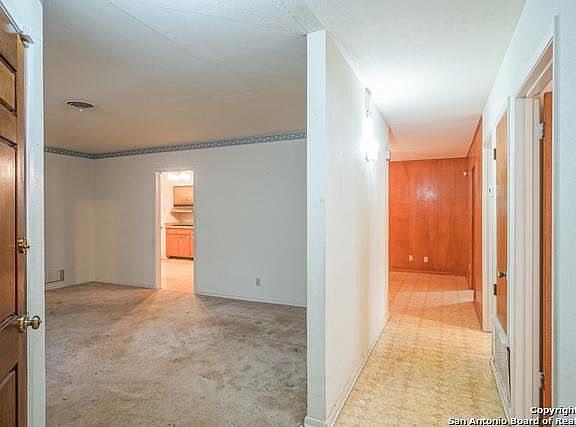 3rd image of 727 Oban Dr
