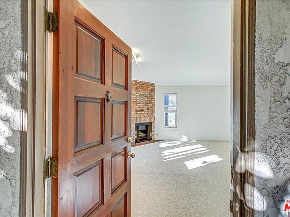 5th image of 352 S Barrington Ave