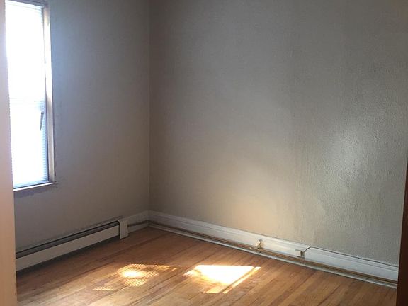 3rd image of 3906 Evergreen St #01