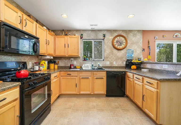 1153 W 400 S — Photo 16