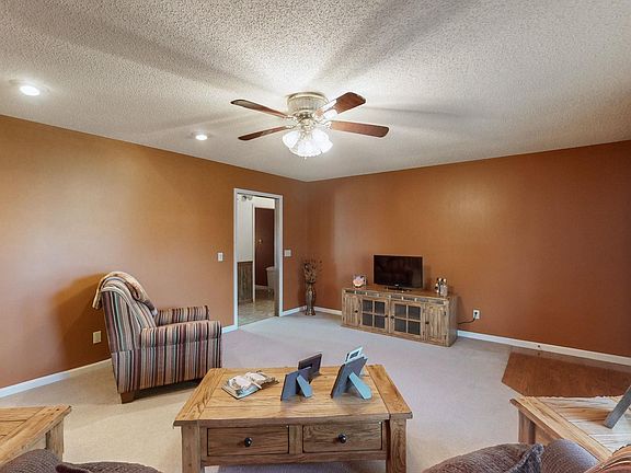 5th image of 573 Wiswell Rd W