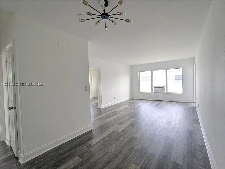 7805 Crespi Blvd #4 — Photo 6