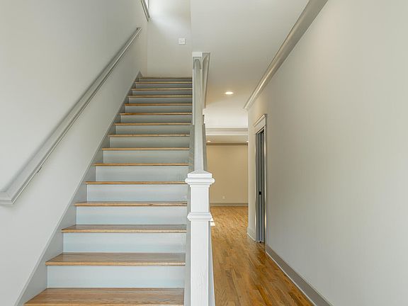 2nd image of 2622 Berkley Dr
