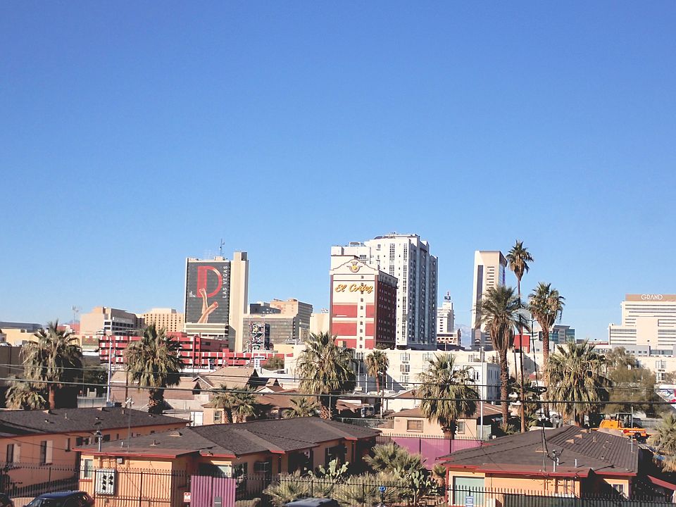 Stewart Arms - Apartments For Rent Las Vegas - Newly Renovated