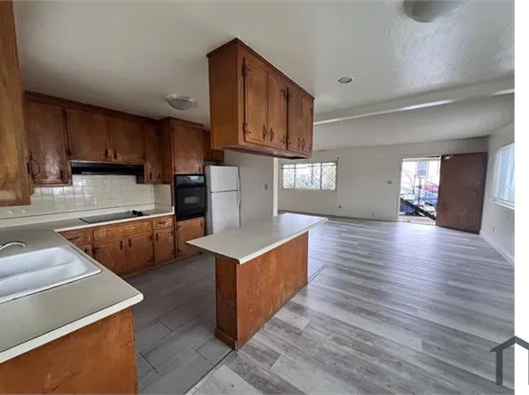 9031 Hillside St, Oakland, CA