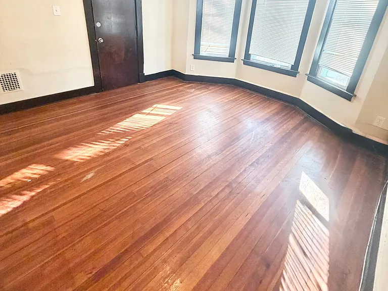 327 Bassett St #2 — Photo 4
