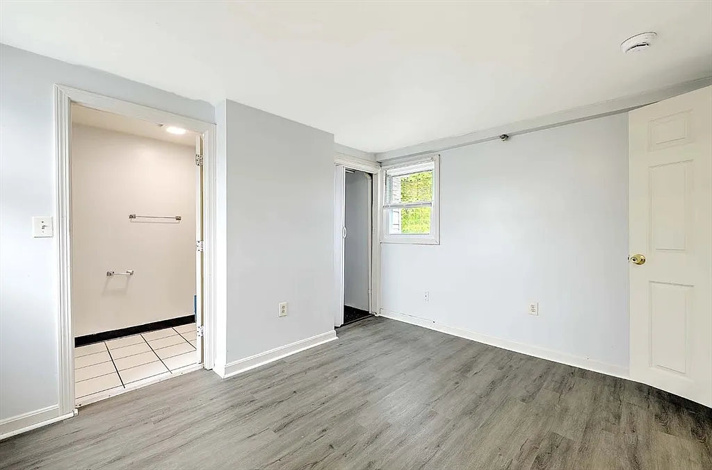 3 bed, 1.5 bath, 900 sqft, $2,295 — Photo 3