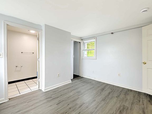 3rd image of 458 Weir St APT 5