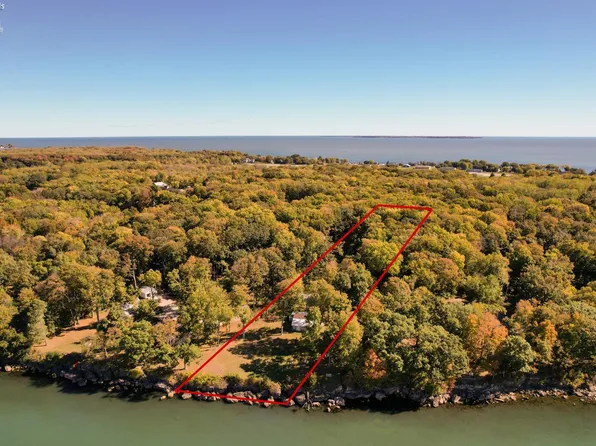 1741 Put In Bay Rd, Put In Bay, OH 43456