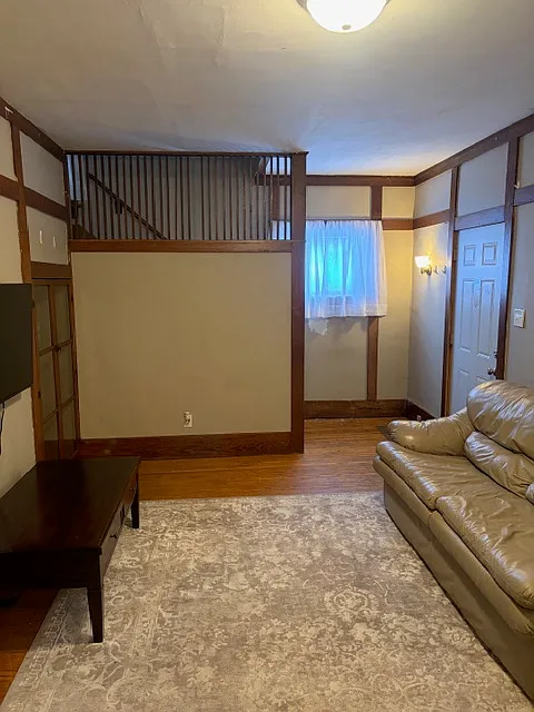 418 18th St SE — Photo 3