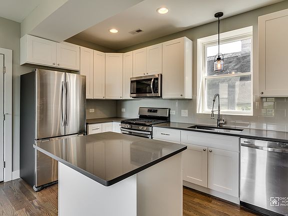 2nd image of 3565 W Wolfram St APT 1W