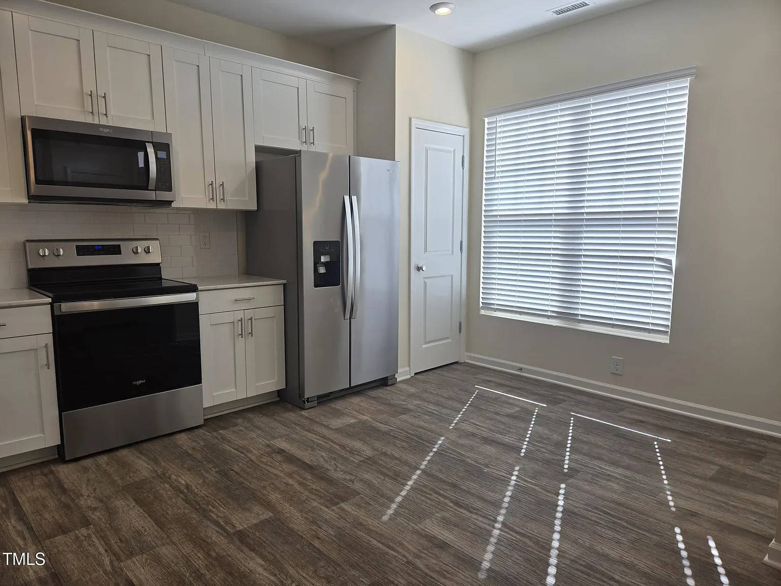 3 bed, 2.5 bath, 1407 sqft, $1,725 — Photo 4