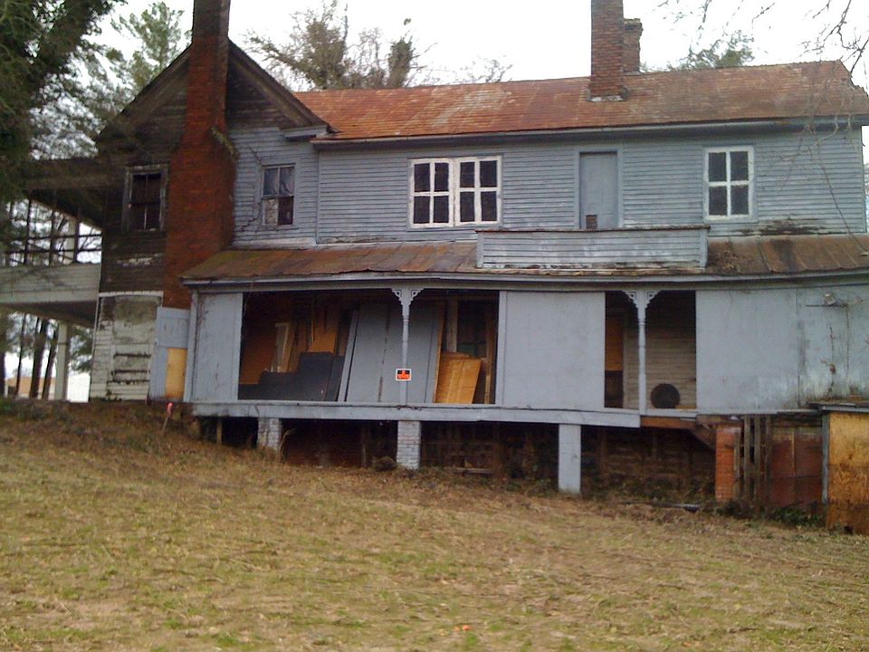 2nd image of 118 W Main St