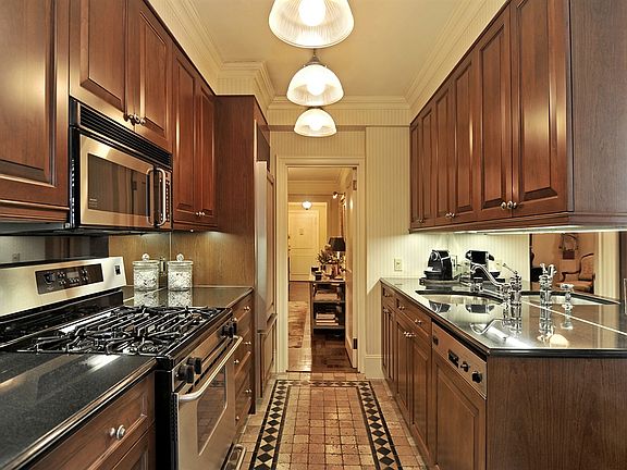 2nd image of 200 E 57th St APT 7A