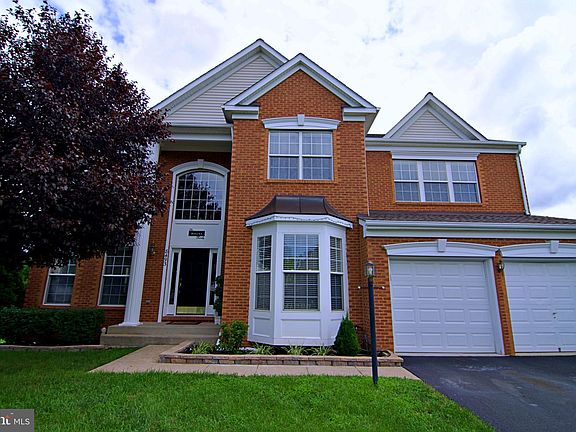 2nd image of 8493 Lanier Overlook Ct