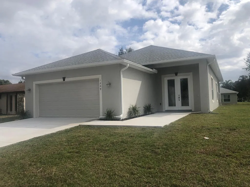 1209 Tivoli Dr — Photo 1