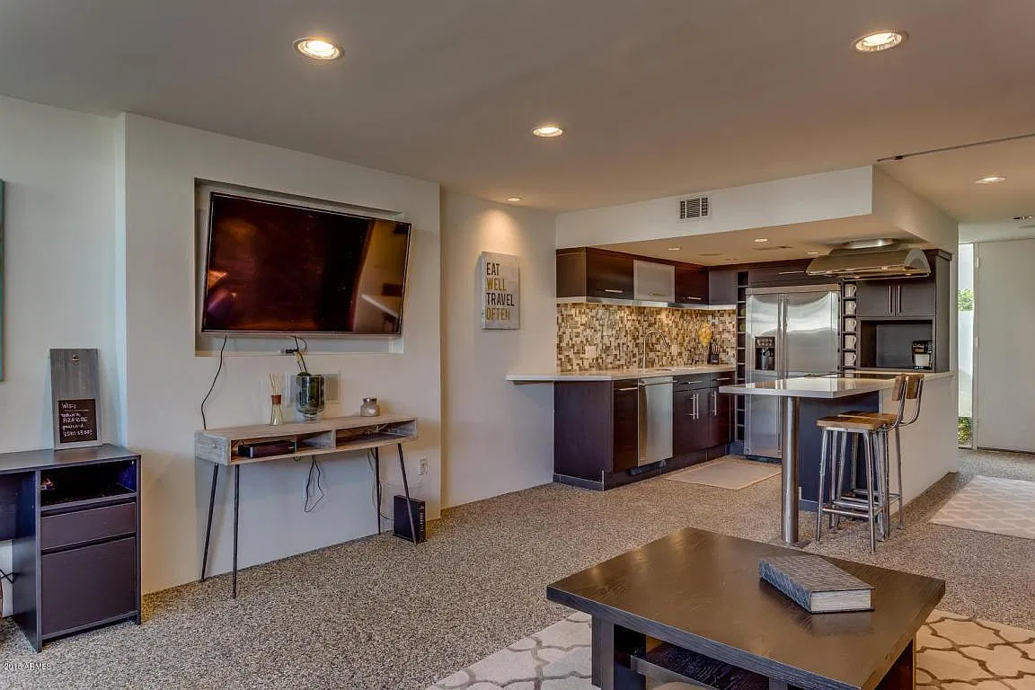 2 bed, 1.5 bath, 1024 sqft, $2,450 — Photo 2