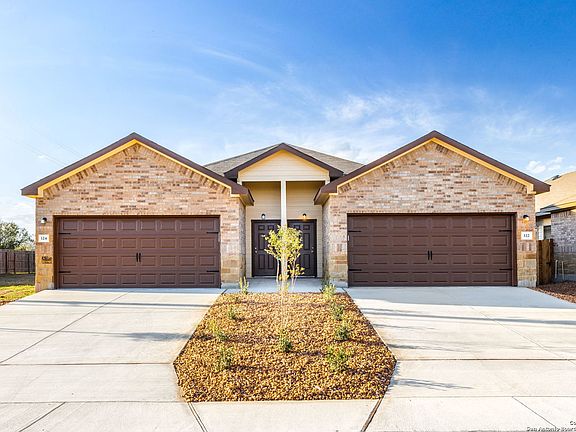 3rd image of 447-449 Emma Dr