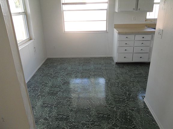 5th image of 4930 93rd Ave