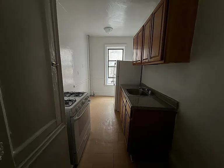 285 Hawthorne St #40 — Photo 4