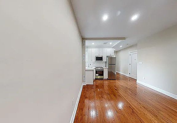 2nd image of 230 E 95th St APT 3