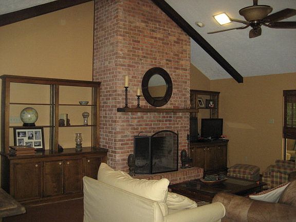 2nd image of 955 Lakeside Dr