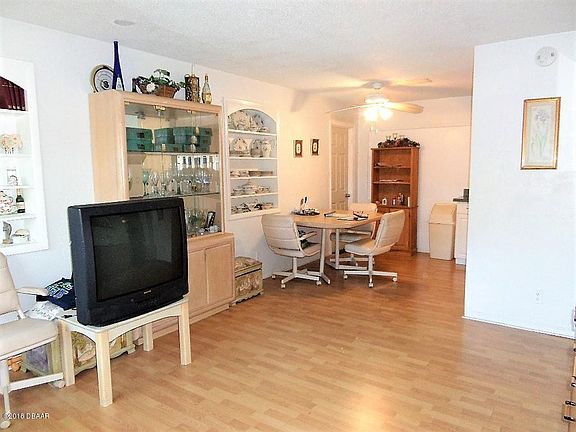 2nd image of 412 Plumosa Ave