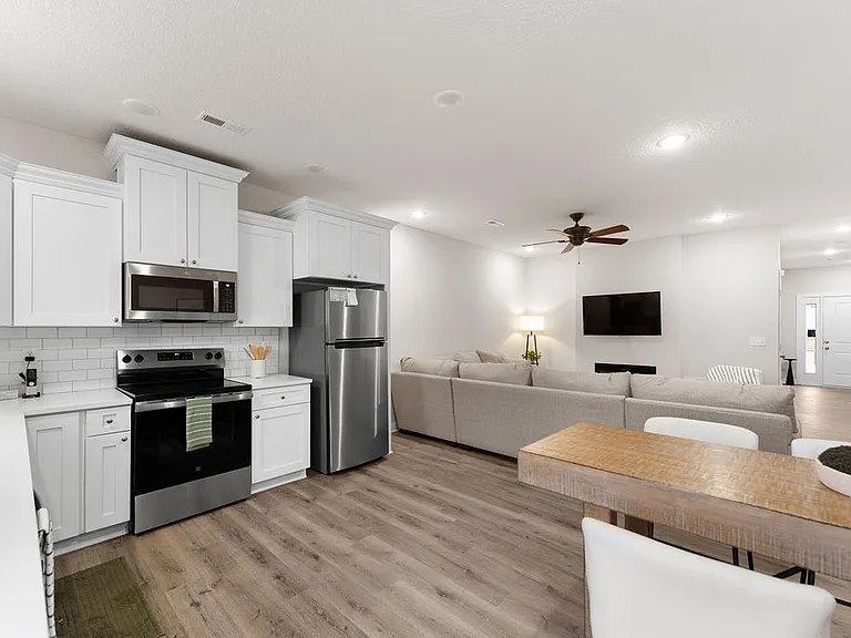 Sandstone Pointe Townhomes — Photo 10