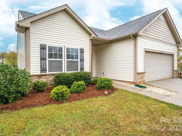 3908 Catawba Hills Dr, Gastonia, NC 28056
