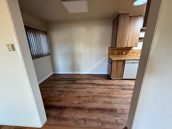 2nd image of 421 Douglas Ave