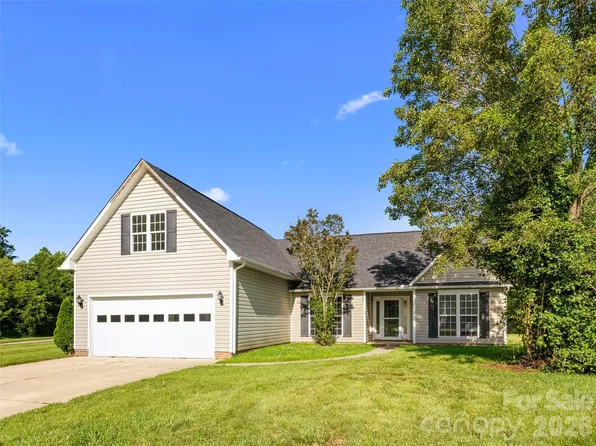 222 Misty Valley Rd, Fletcher, NC 28732