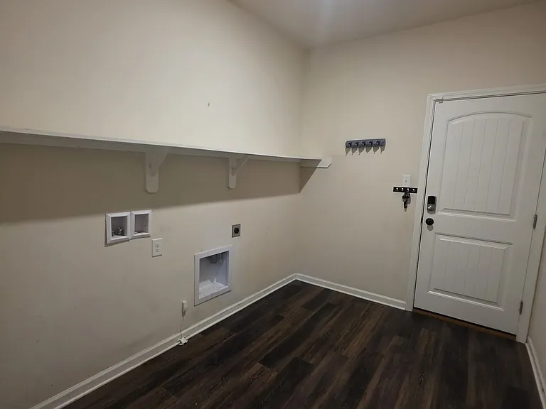1393 Shipyard Dr — Photo 18