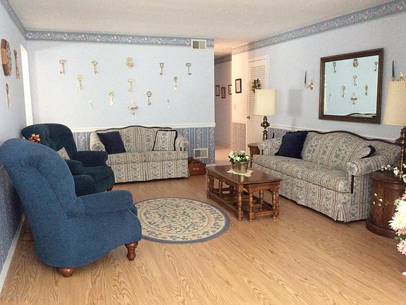 4th image of 255 Martine Way #1000