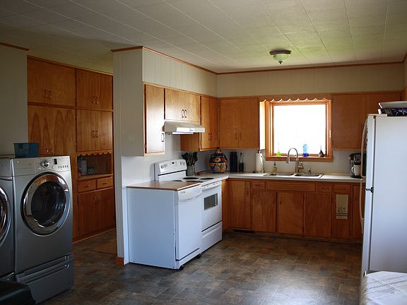 Kitchen/Laundry Area