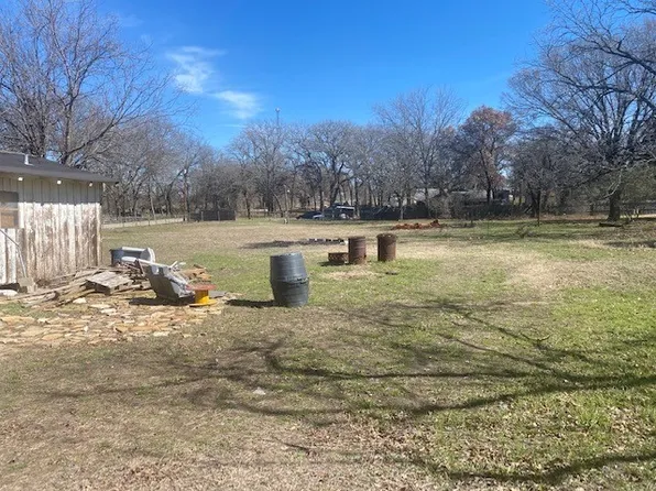 1100 Scotland Ave, Azle, TX 76020
