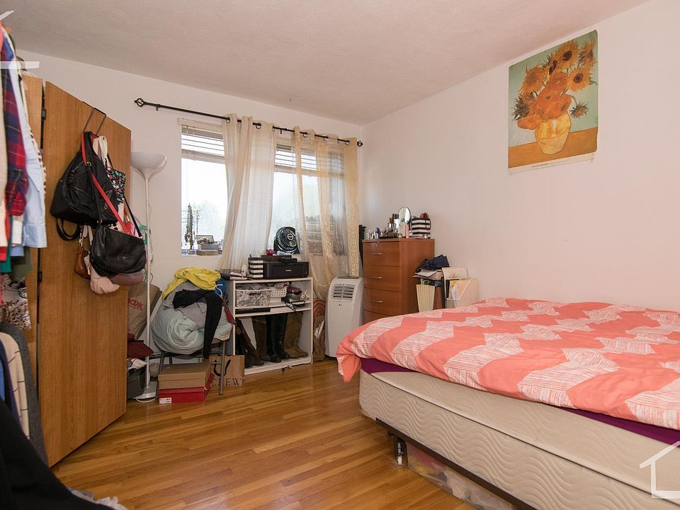 2nd image of 366 Market St #15CA