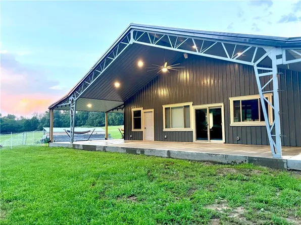 18020 Ozark Ln, Higginsville, MO 64037