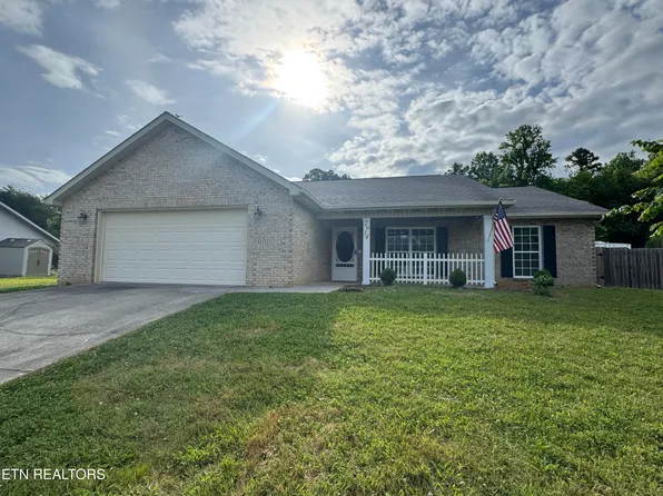 2934 Country Meadows Ln, Maryville, TN 37803