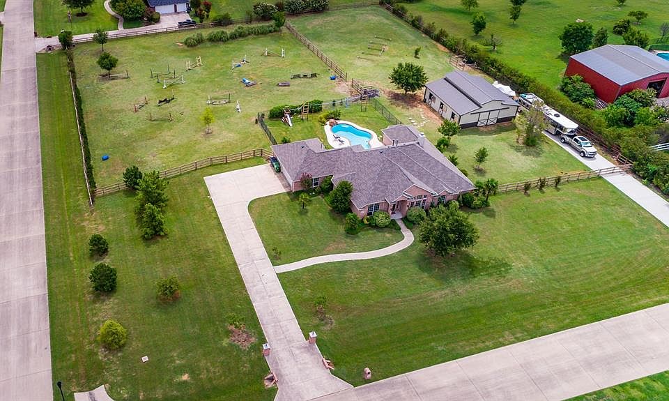 1st image of 1010 Scarlett Dr
