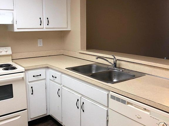 2nd image of 2933 Regency Dr #2933