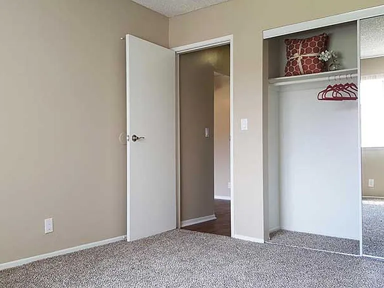 Shadow Mountain Apartments — Photo 23