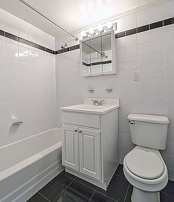 3rd image of 305 E 86th St APT 6RW