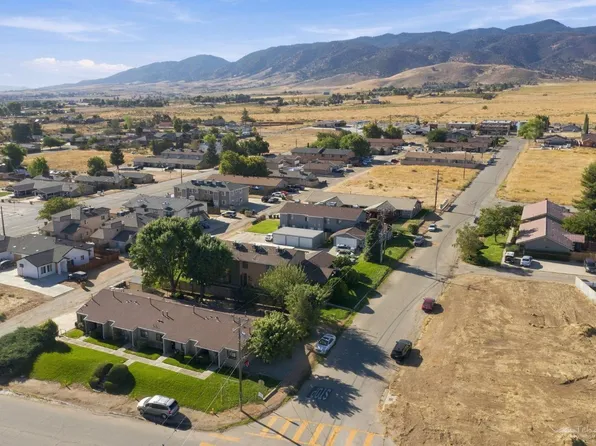 21250 Santa Maria Dr, Tehachapi, CA 93561