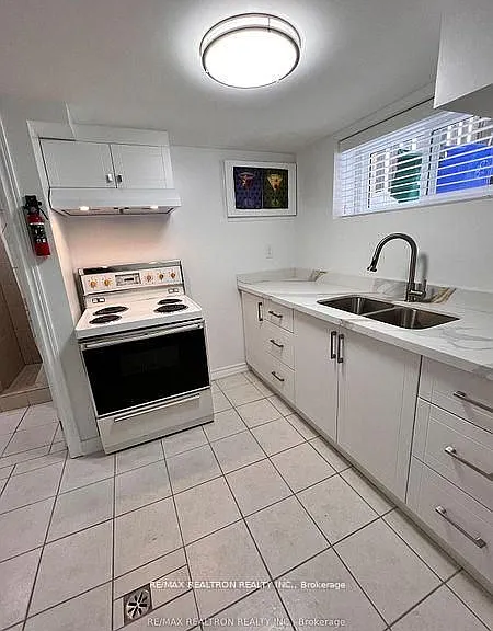 77 Highland Park Blvd — Photo 5