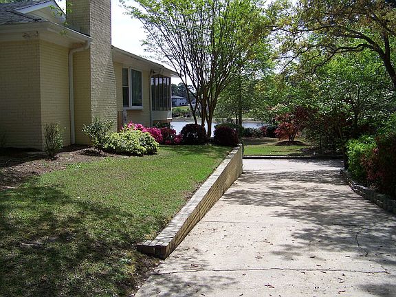 5th image of 6829 Towbridge Rd