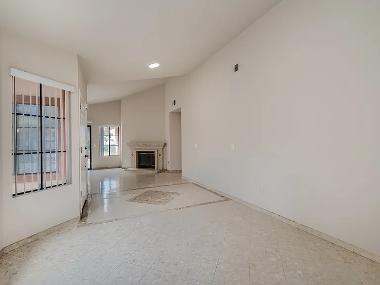 1090 Winding Oak Dr — Photo 7