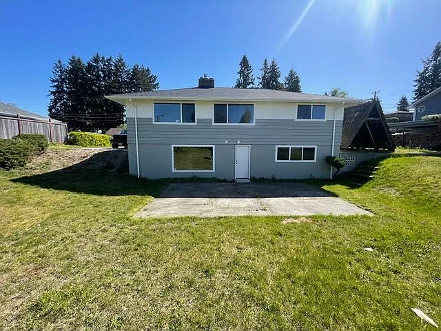 5 bed, 2376 sqft, $2,995 — Photo 3