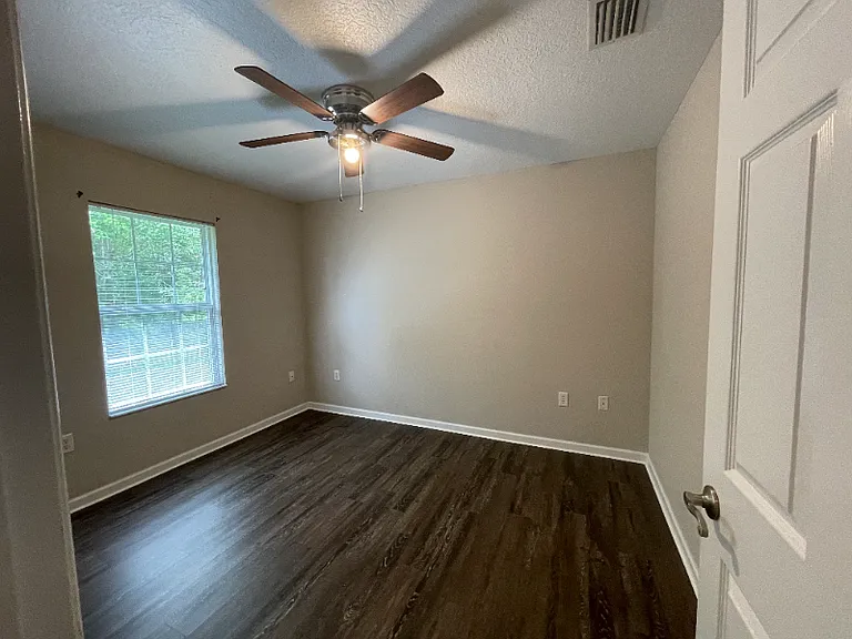1754 SW Grandview St #101 — Photo 7