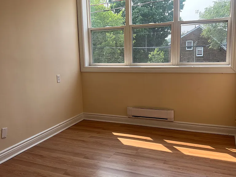 788 Eglinton Ave E #1 — Photo 6