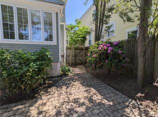 16 Dartmouth St, Newport, RI 02840